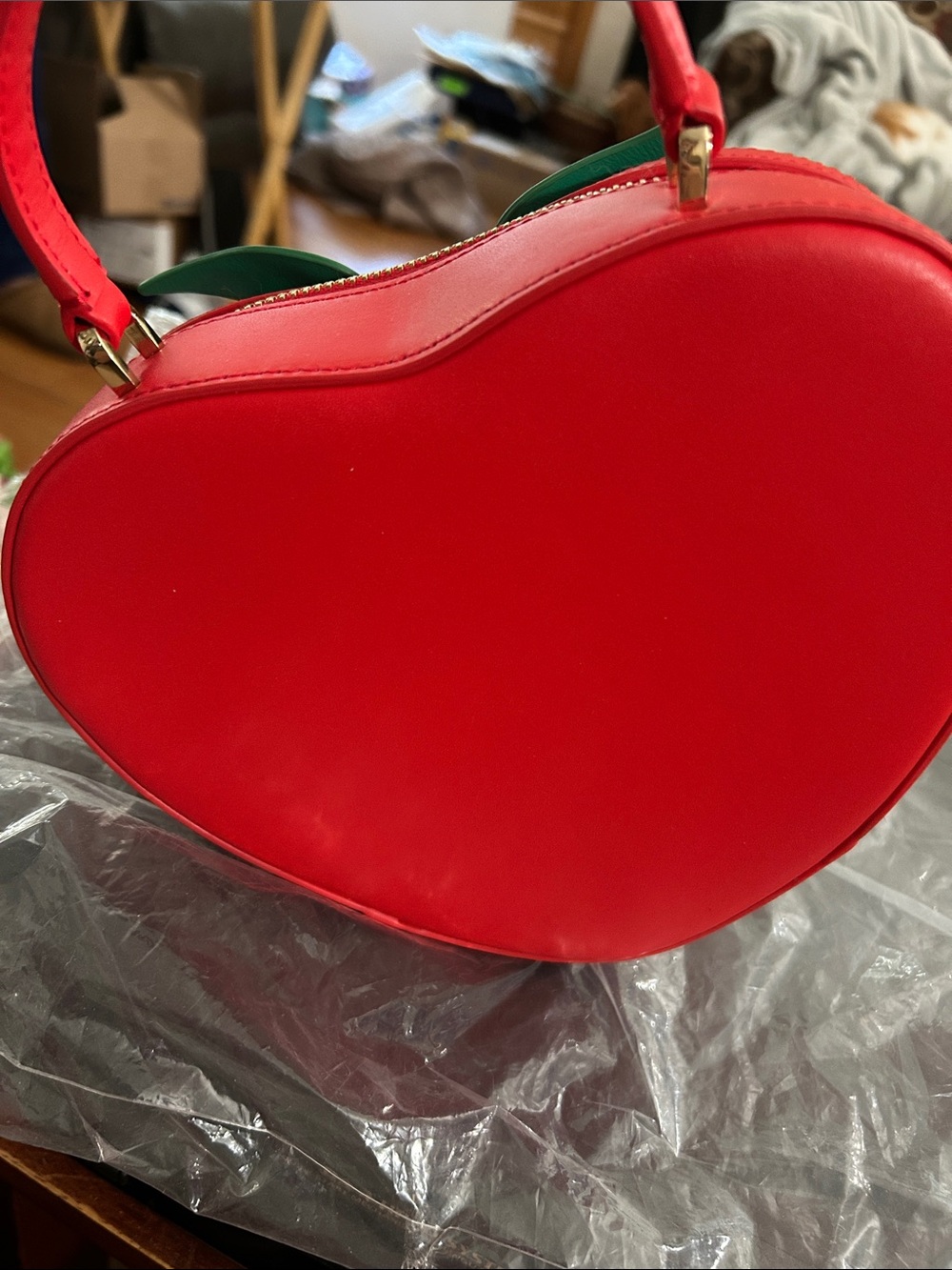 kate spade red strawberry-shaped mini top-handle bag with green leaf appliqué - Picture 3 of 4